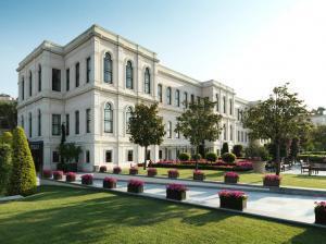 Four Seasons Hotel İstanbul at the Bosphorus